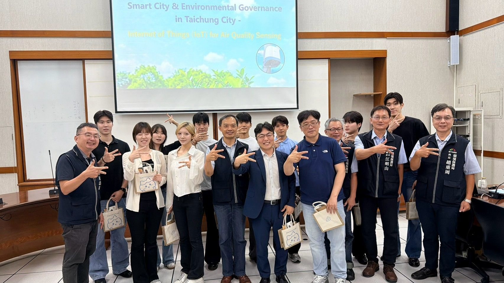 智慧防污成果邁向國際！ 中市環保局科技治理實績 驚豔台韓師生