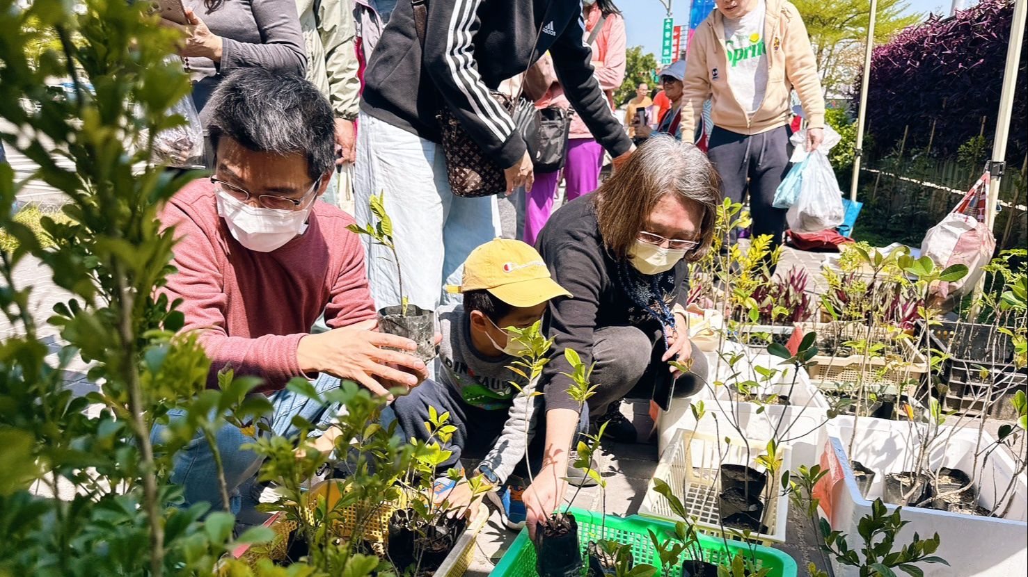 回收也能種下綠意 中市環保局植樹月推換苗換肥落實淨零綠生活